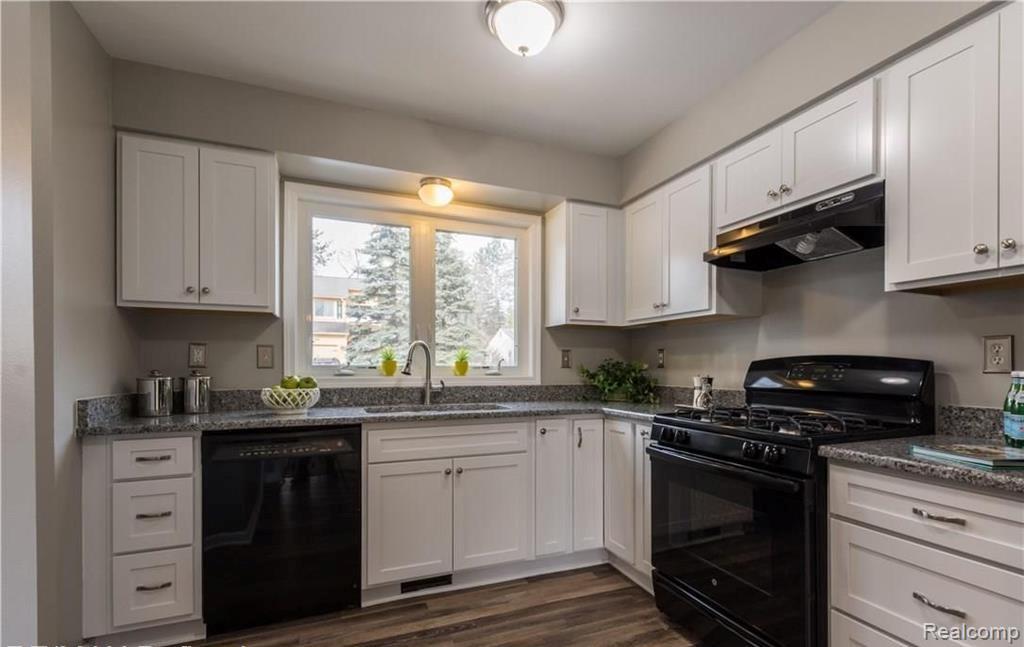 185 Fraser Street Property Photo 4