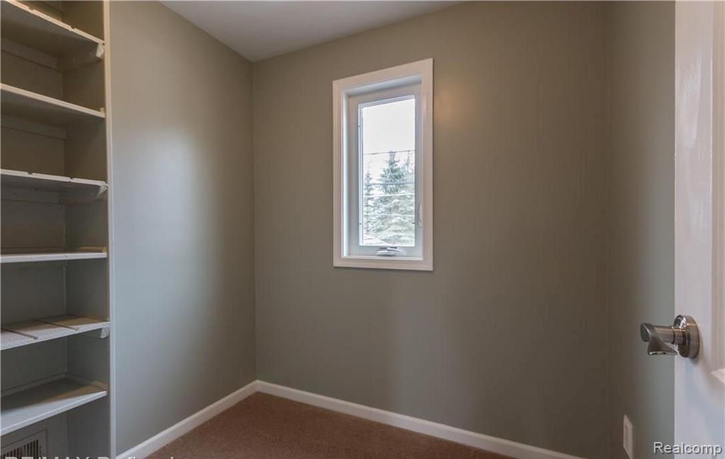 185 Fraser Street Property Photo 8