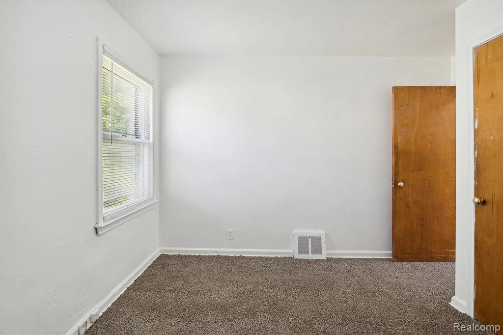 19400 Harlow Street Property Photo 11
