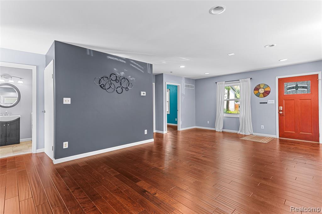 3322 Royal Boulevard Property Photo 5