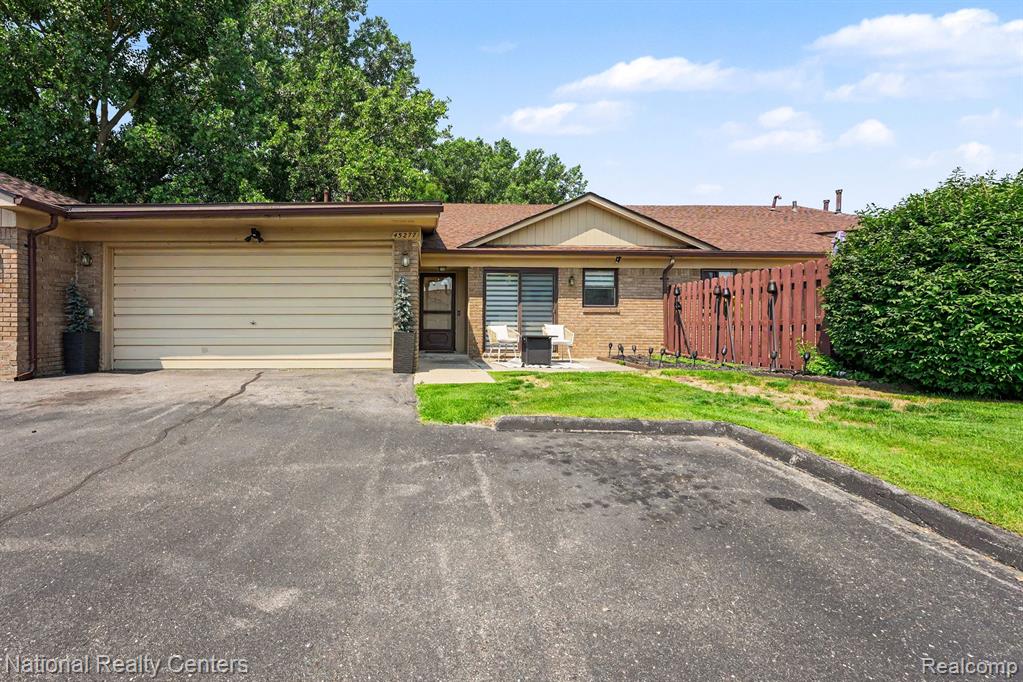 45277 Universal Court Property Photo 1