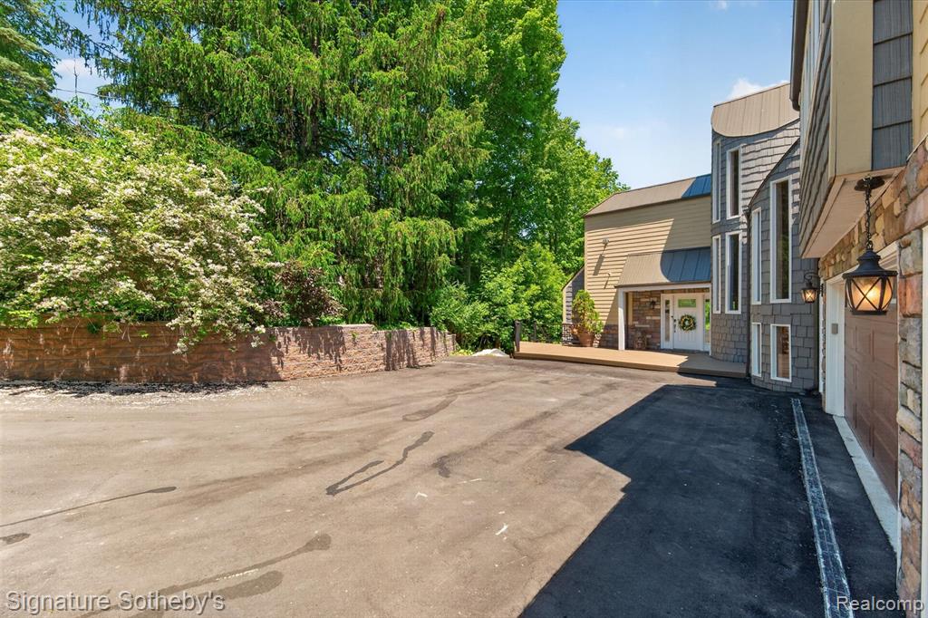 30650 Lahser Road Property Photo 28