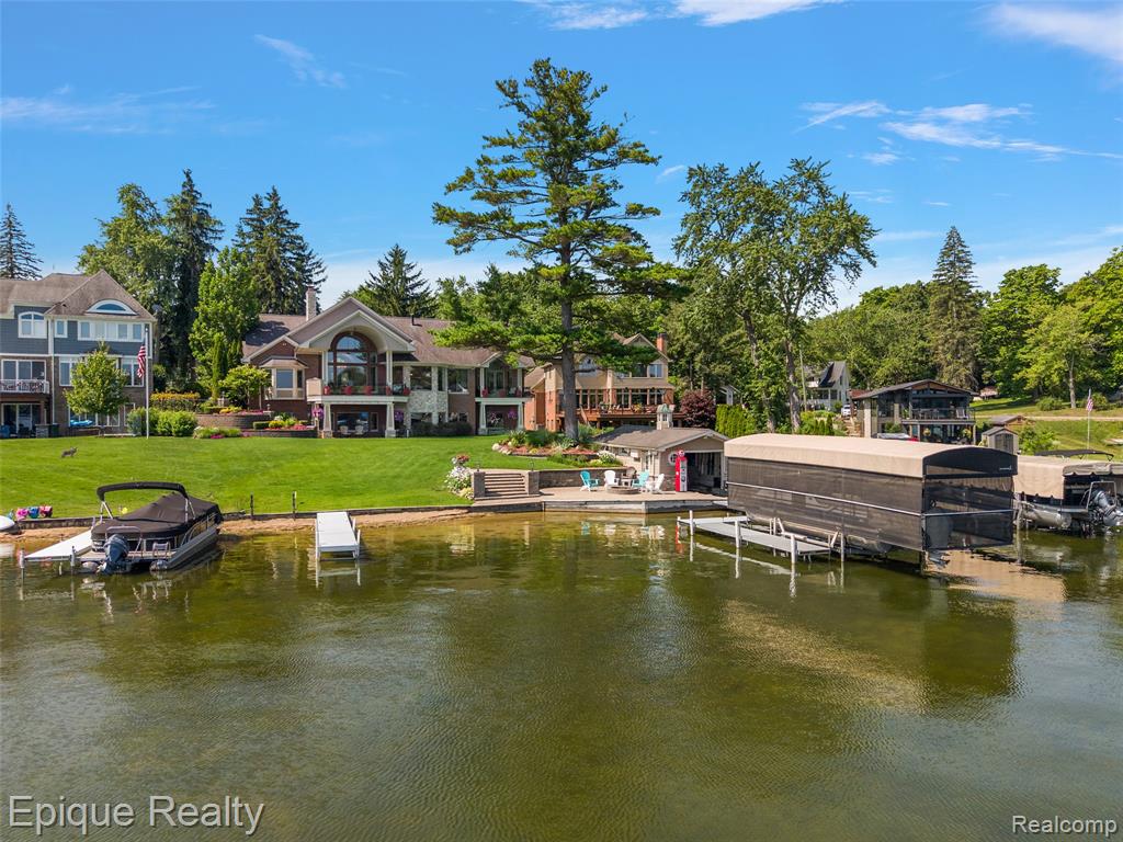 565 Shady Oaks Street Property Photo 1