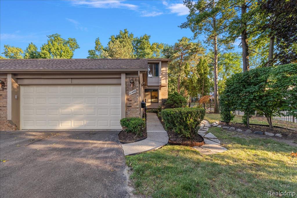 31456 Hunters Circle Drive Property Photo 1
