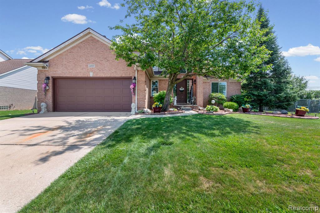 24909 Foxmoor Boulevard Property Photo 1