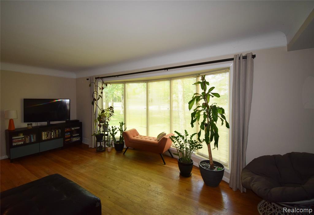 53620 Odilon Avenue Property Photo 5