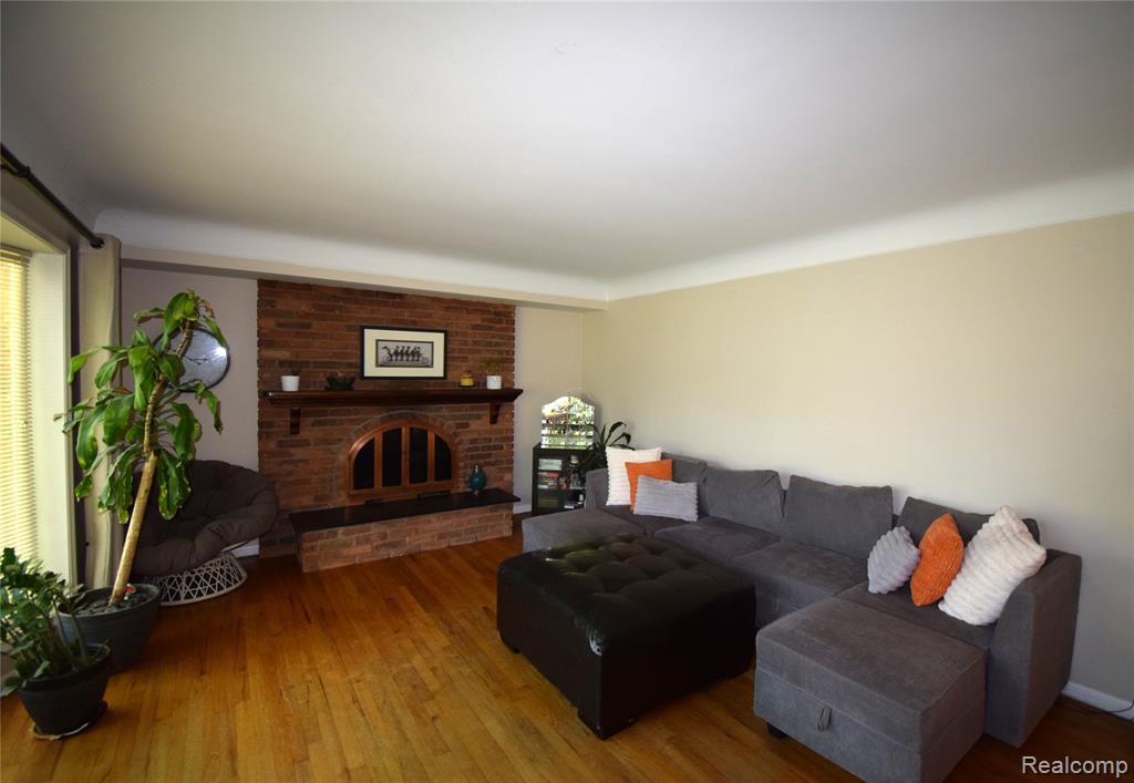 53620 Odilon Avenue Property Photo 6