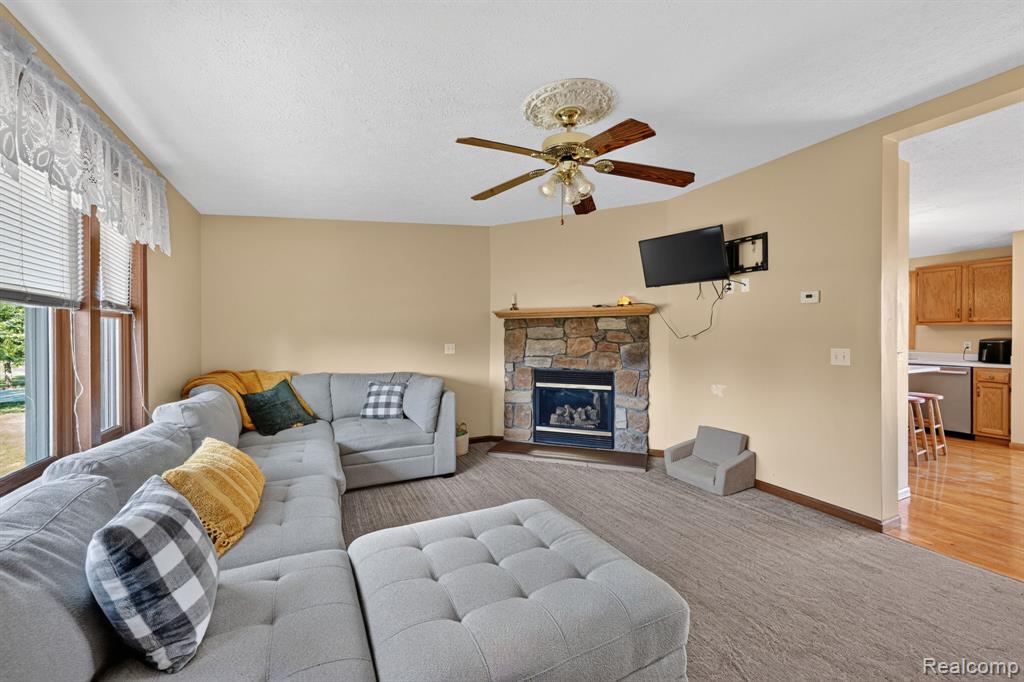 9889 Ditch Road Property Photo 16