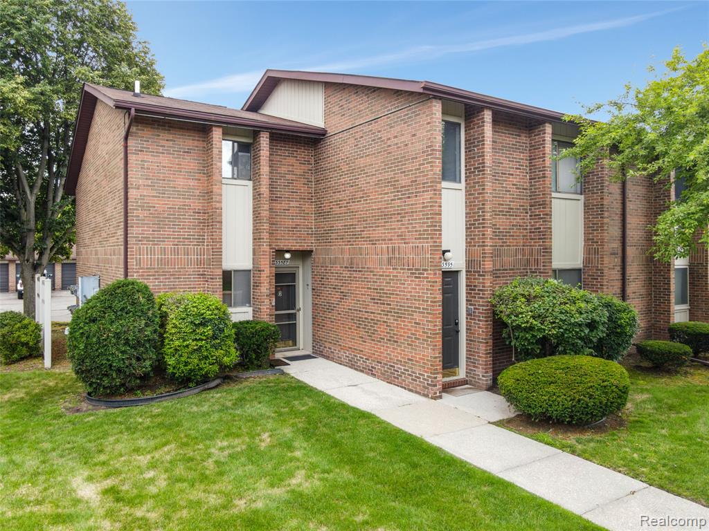33587 Pondview Circle Property Photo 1