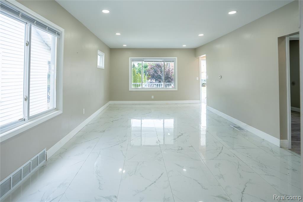 5725 Bingham Street Property Photo 5