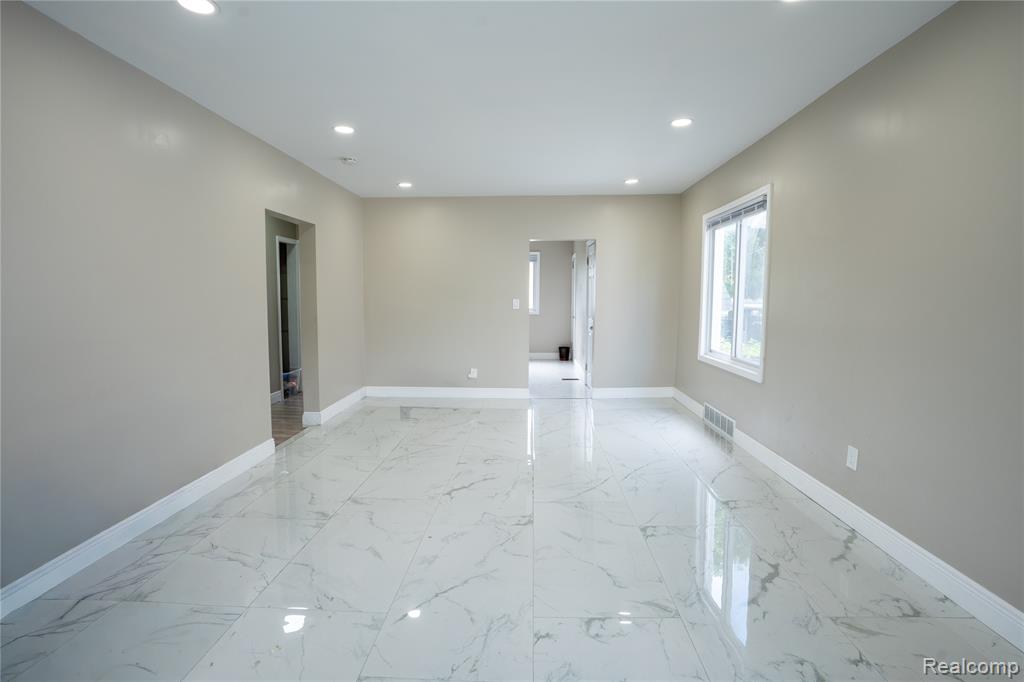 5725 Bingham Street Property Photo 6