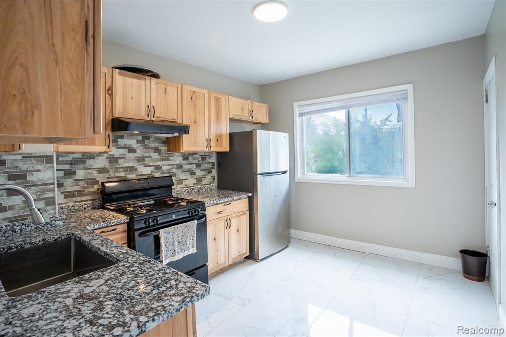 5725 Bingham Street Property Photo 7