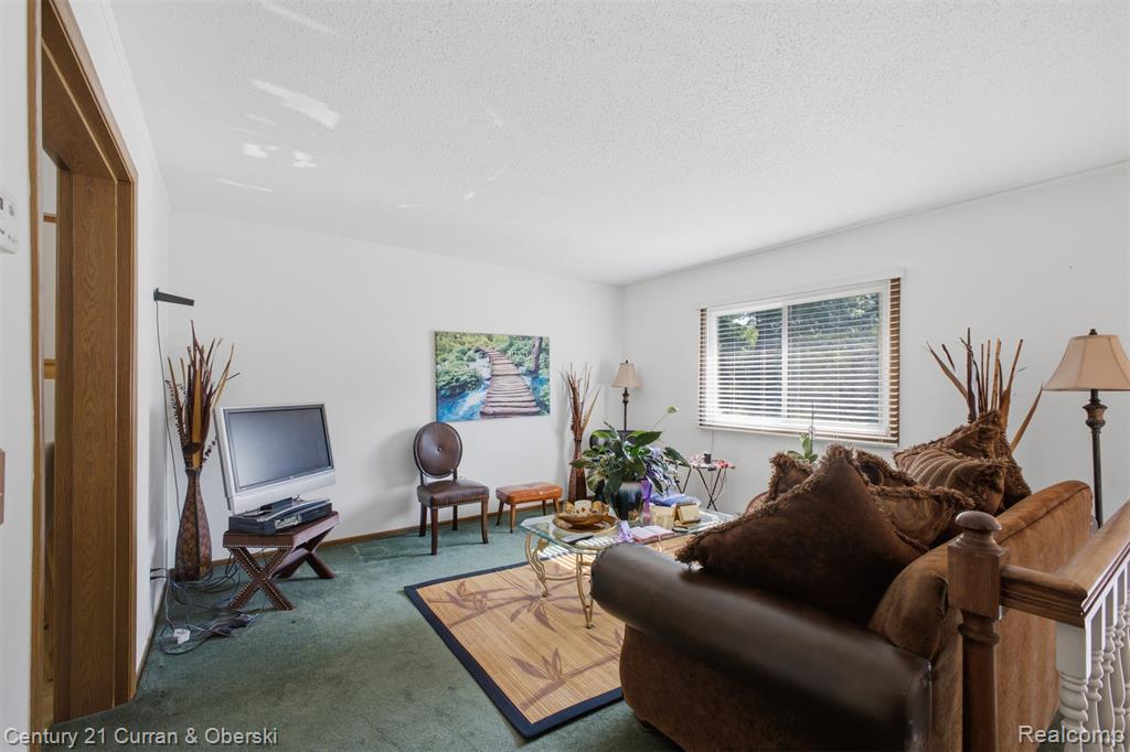 38098 Hixford Place Property Photo 4
