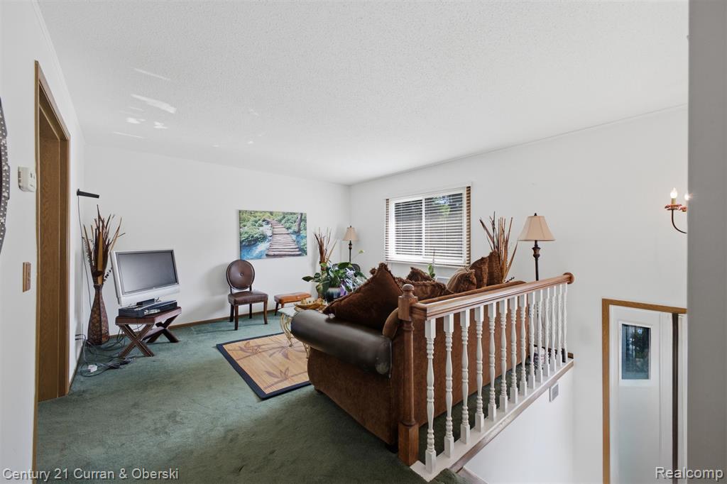 38098 Hixford Place Property Photo 5
