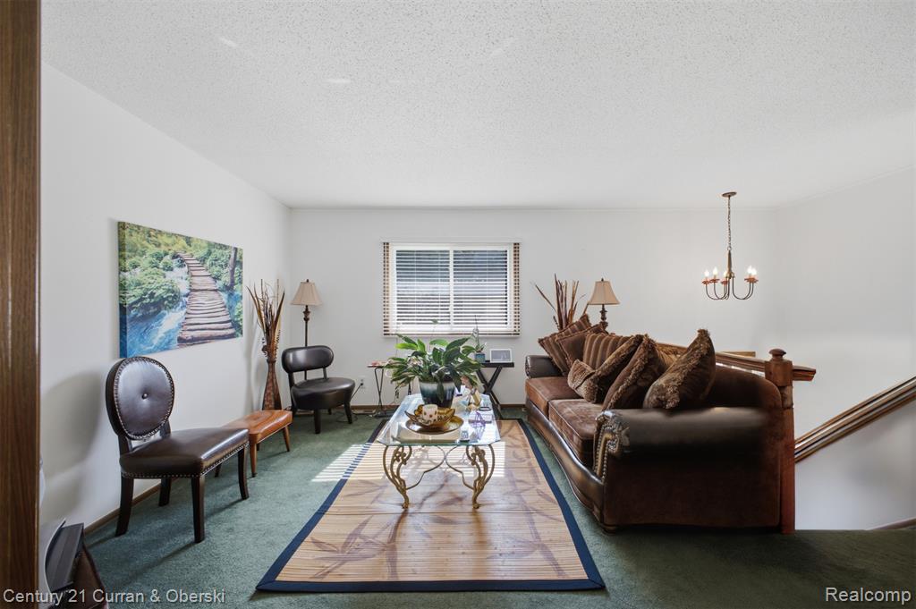 38098 Hixford Place Property Photo 6