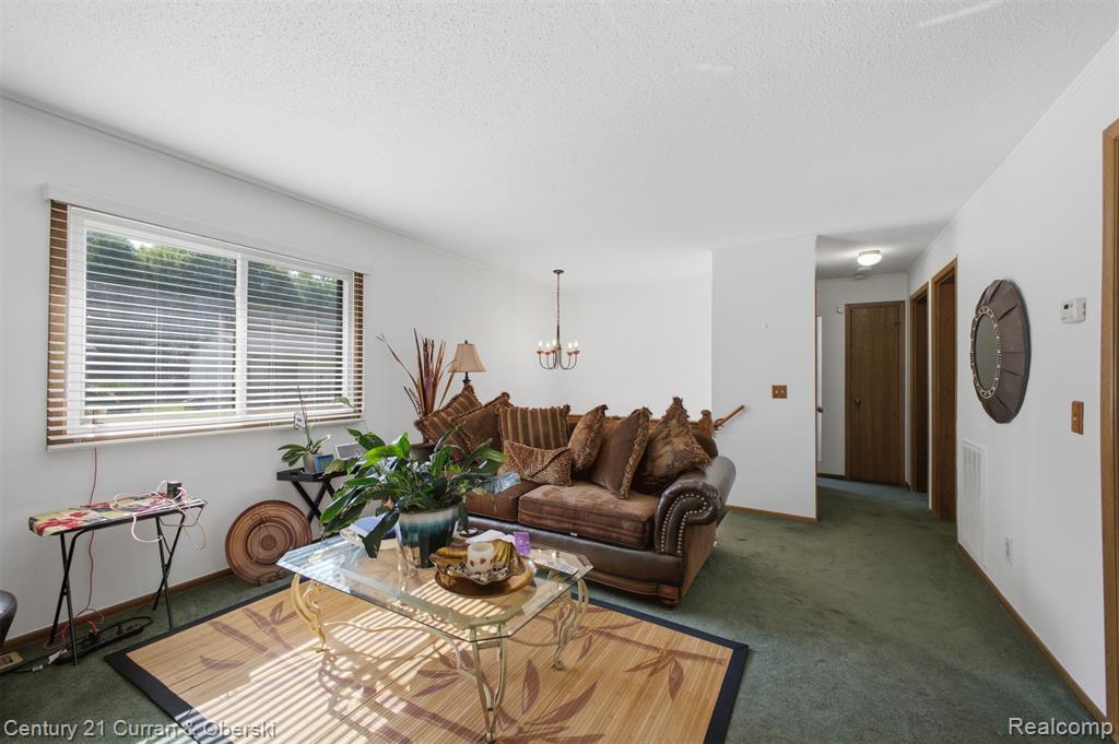 38098 Hixford Place Property Photo 7