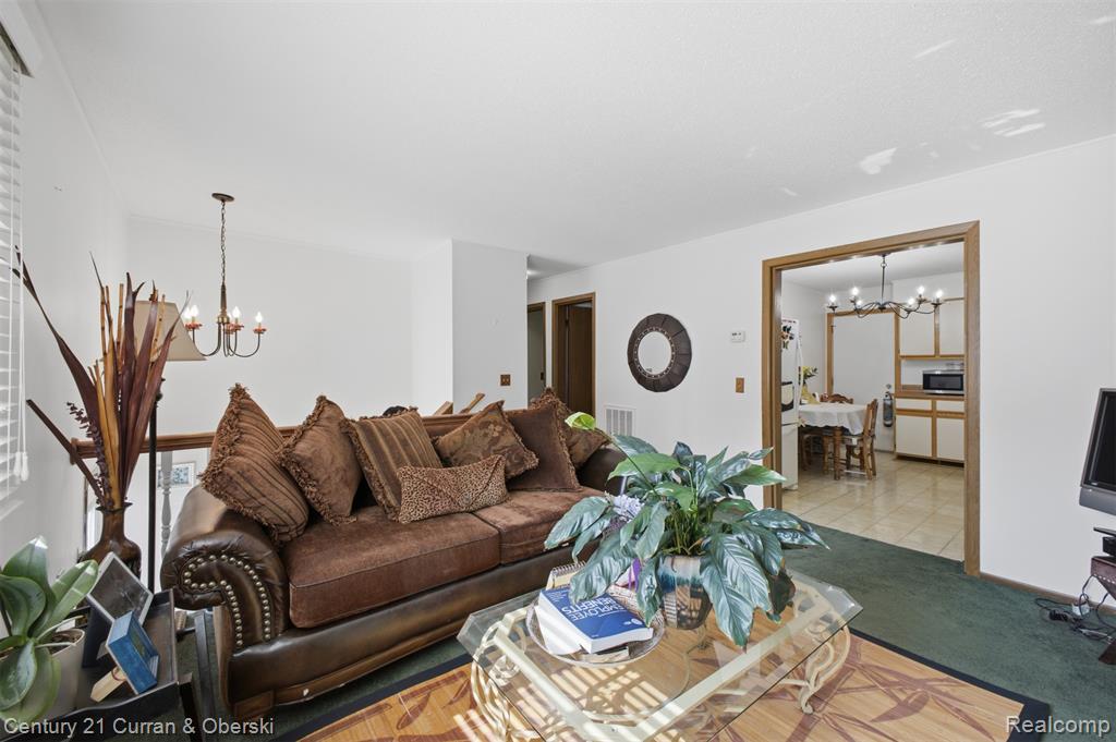 38098 Hixford Place Property Photo 8
