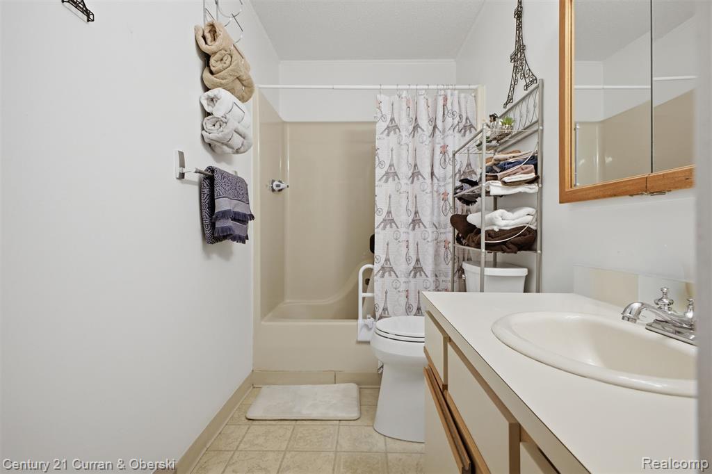38098 Hixford Place Property Photo 15