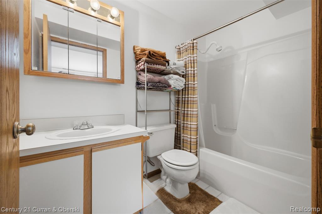 38098 Hixford Place Property Photo 24