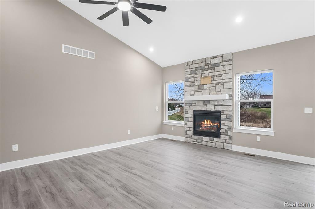7246 Geraldine Circle Property Photo 3