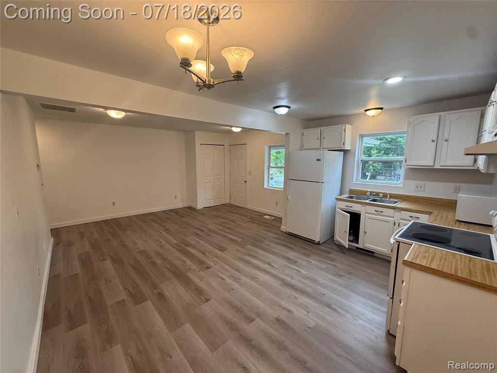 2134 E Mclean Avenue Property Photo 4
