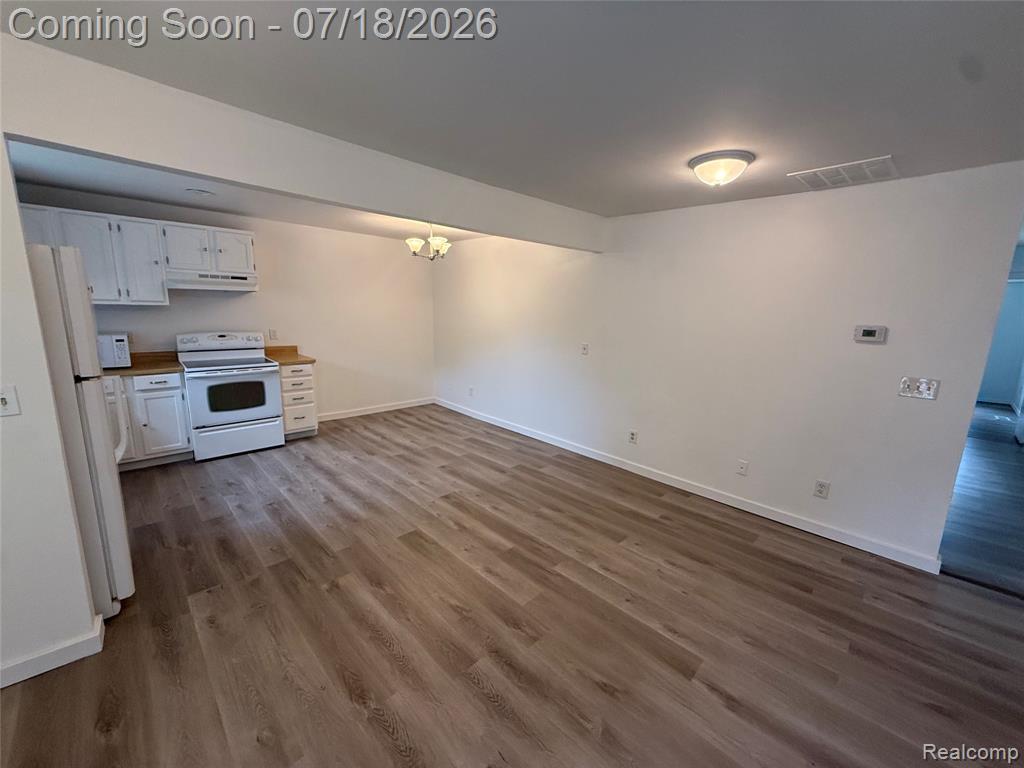 2134 E Mclean Avenue Property Photo 5
