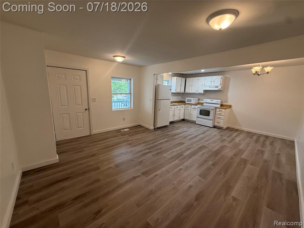 2134 E Mclean Avenue Property Photo 6
