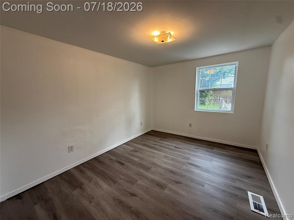 2134 E Mclean Avenue Property Photo 8