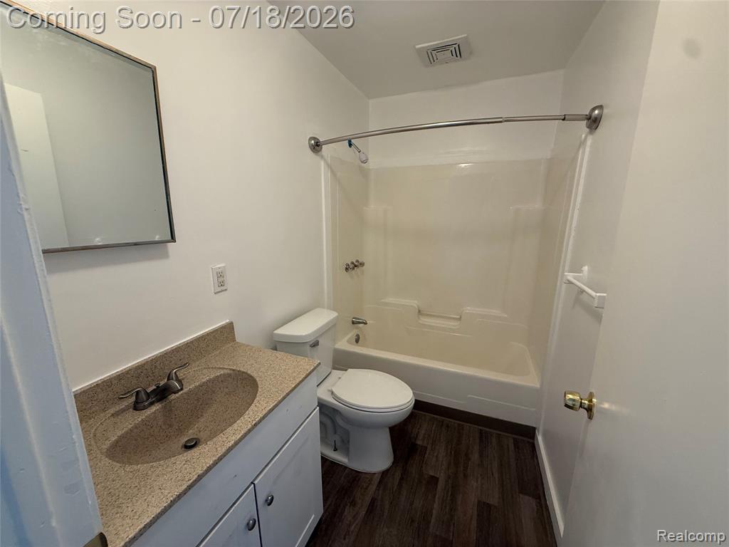 2134 E Mclean Avenue Property Photo 12