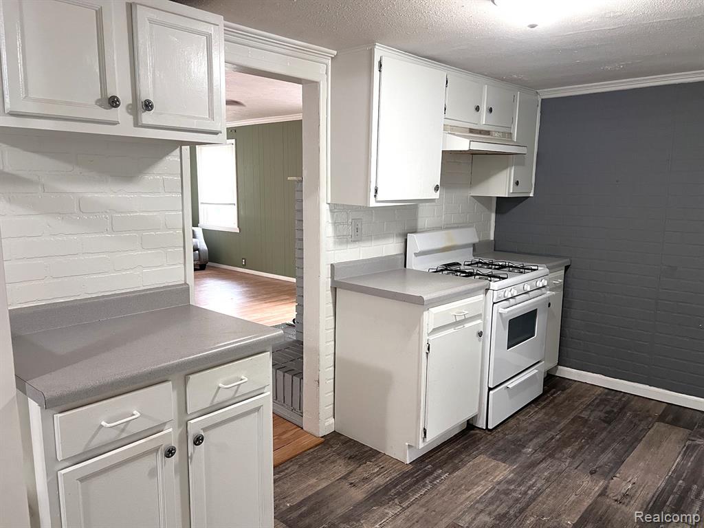6319 S Washington Avenue Property Photo 7