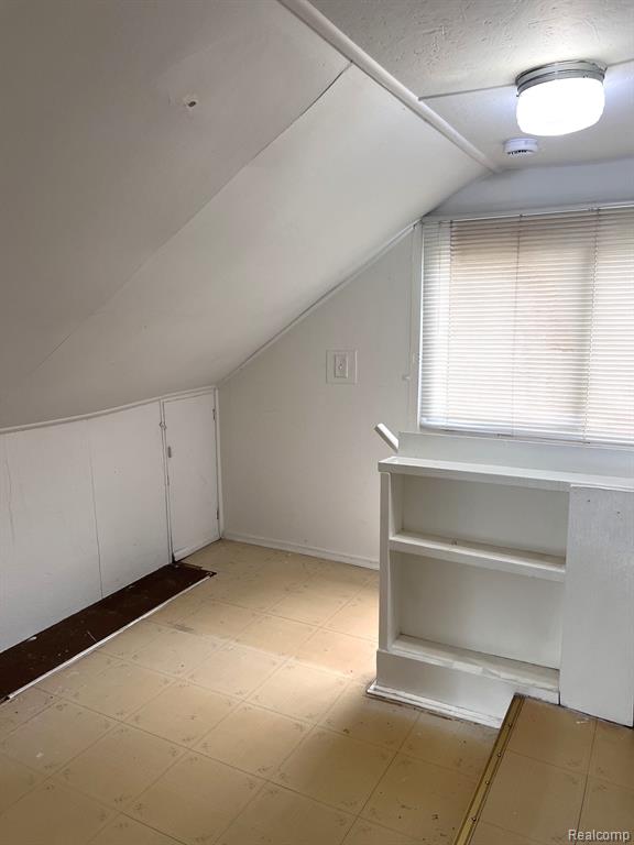 6319 S Washington Avenue Property Photo 14