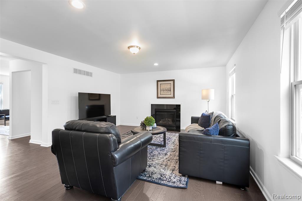 21422 Navarra Drive Property Photo 4