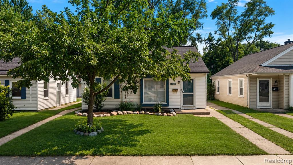 2042 Browning Street Property Photo 1