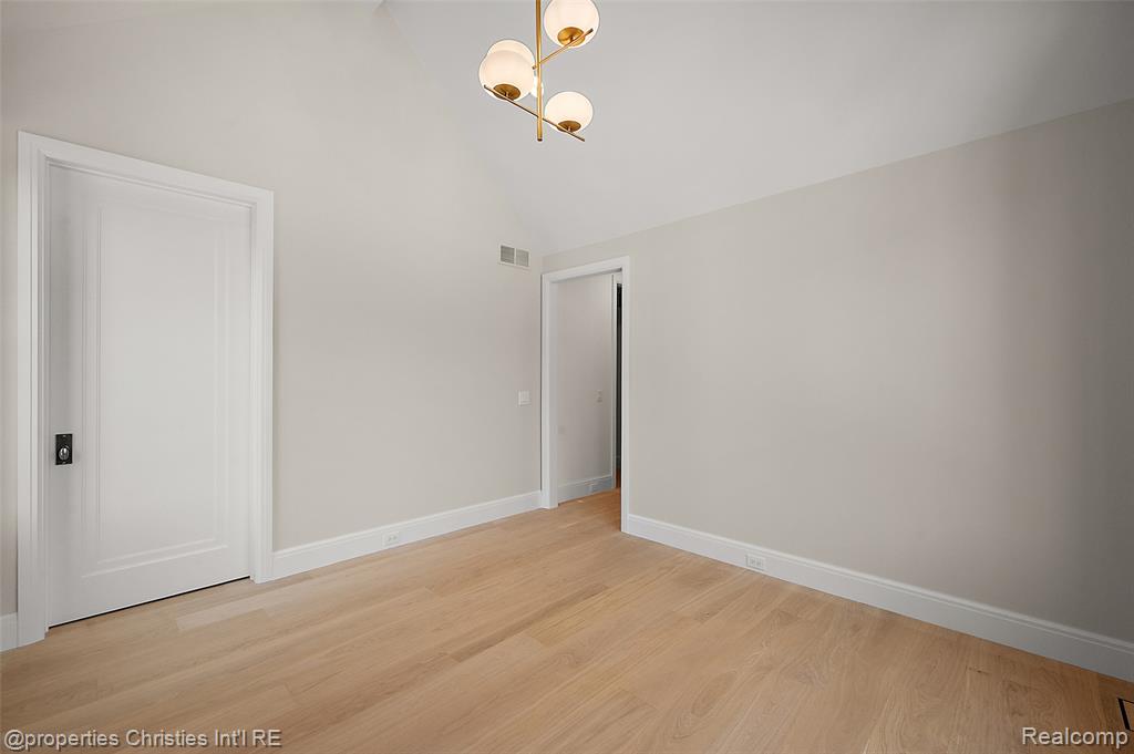 592 Lakeside Dr Property Photo 33