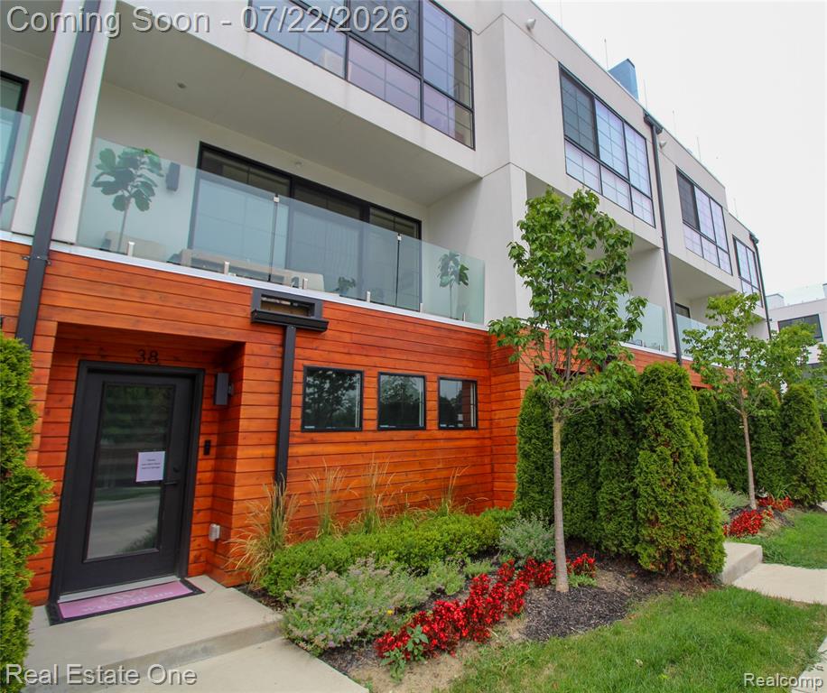 533 E Harrison Avenue Property Photo 3