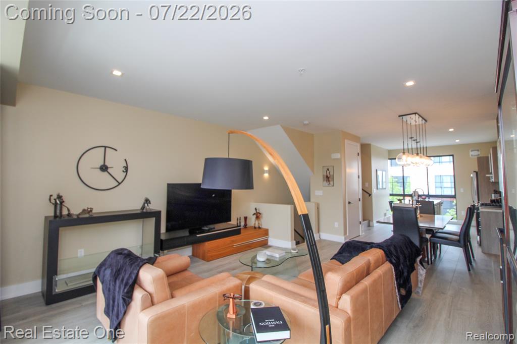 533 E Harrison Avenue Property Photo 6
