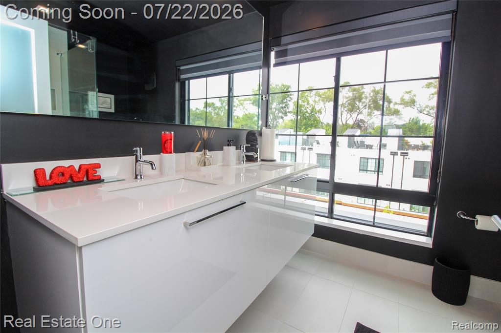 533 E Harrison Avenue Property Photo 13
