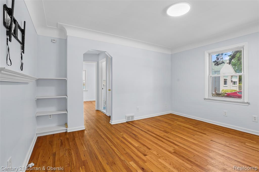 22732 Madison Street Property Photo 4