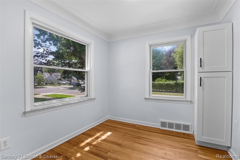 22732 Madison Street Property Photo 5