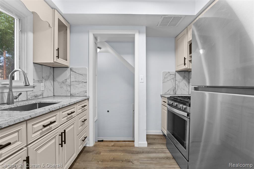 22732 Madison Street Property Photo 7