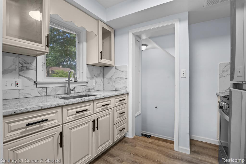 22732 Madison Street Property Photo 8