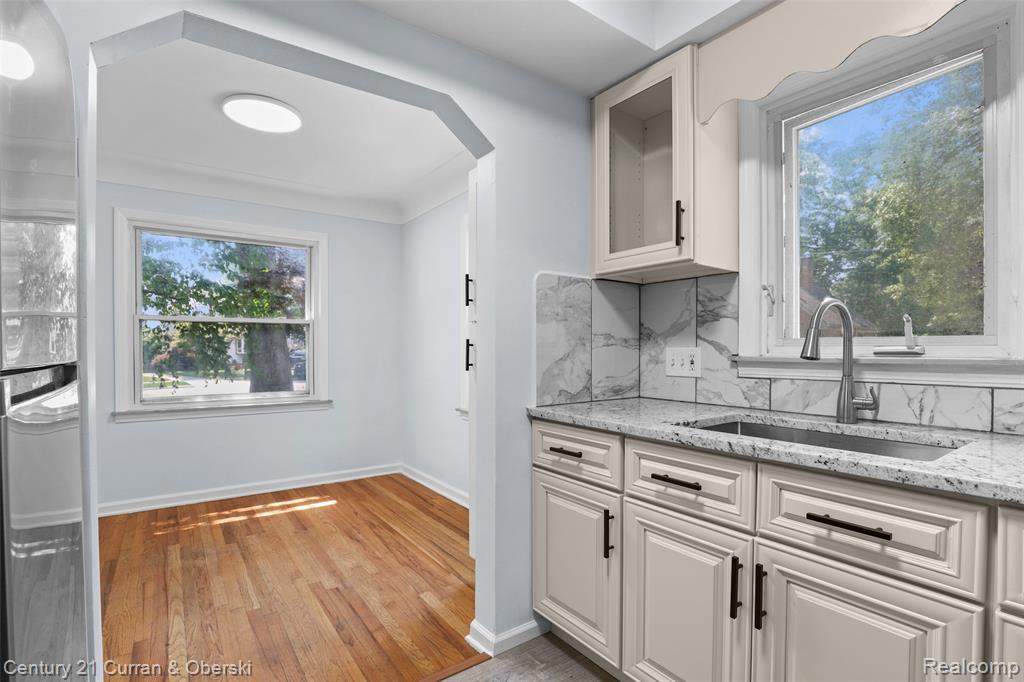 22732 Madison Street Property Photo 10