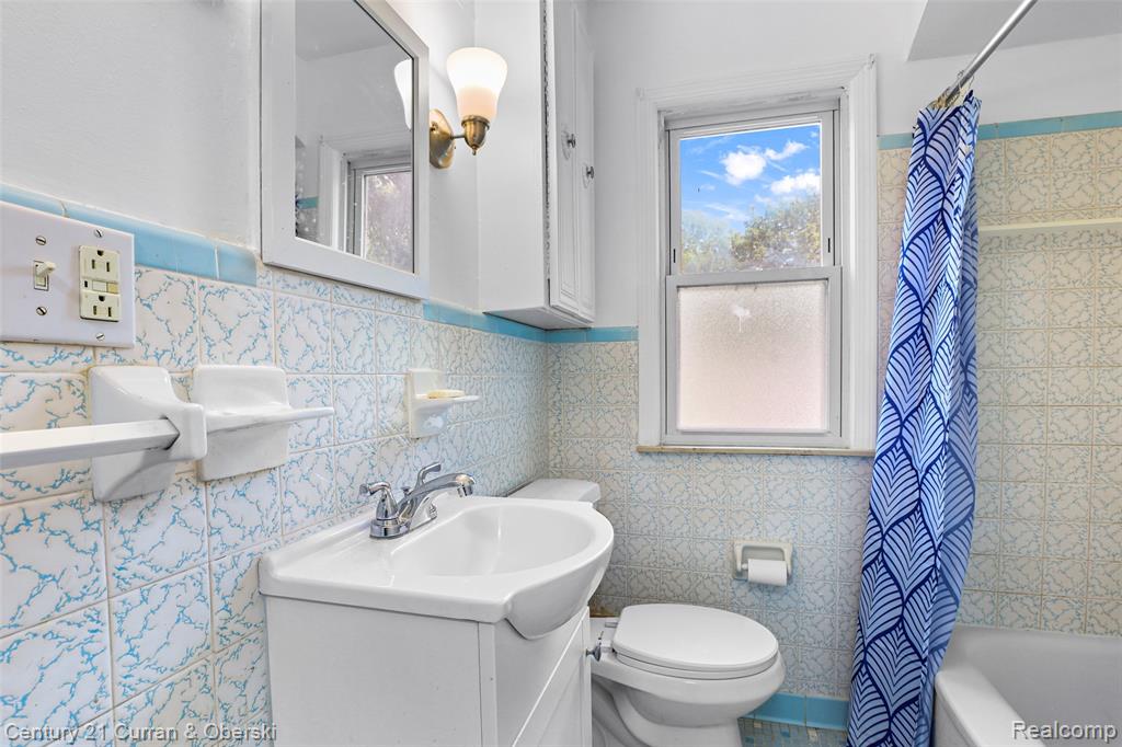 22732 Madison Street Property Photo 17