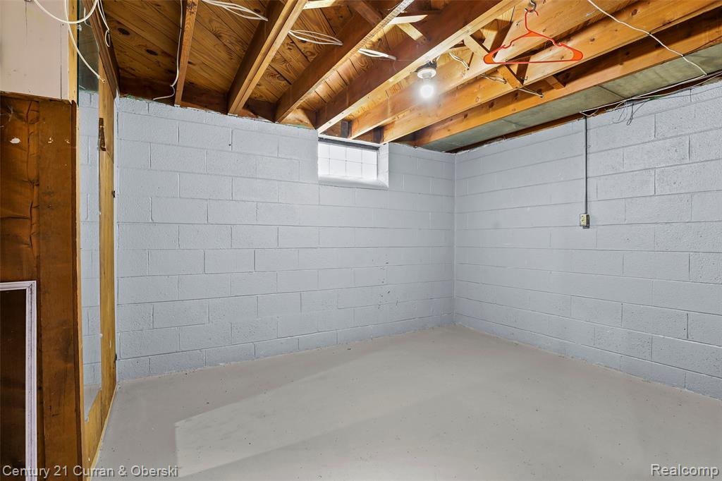 22732 Madison Street Property Photo 25