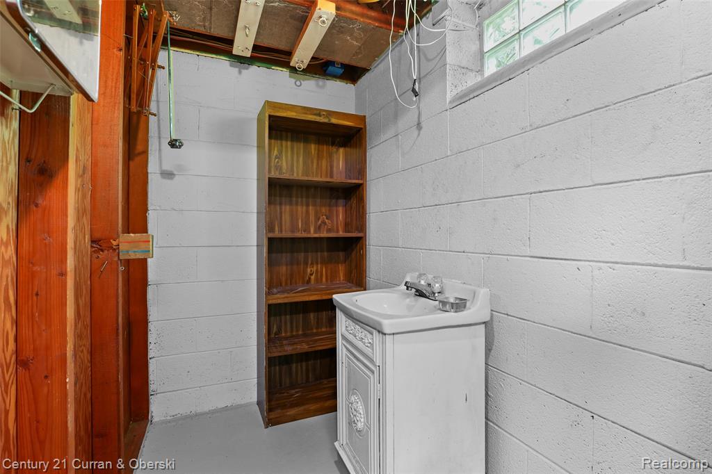 22732 Madison Street Property Photo 27