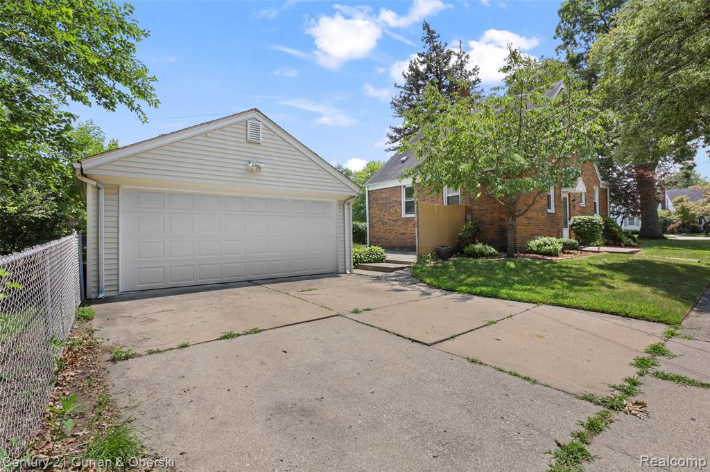 22732 Madison Street Property Photo 32