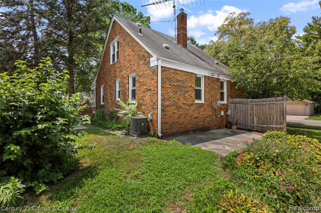 22732 Madison Street Property Photo 35
