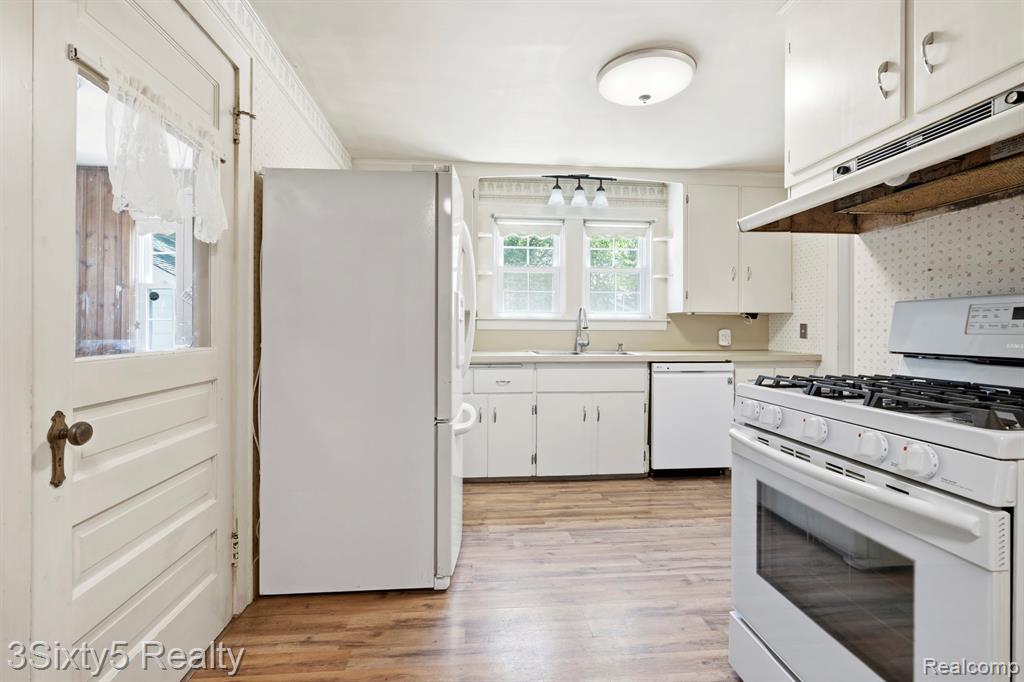 13599 S Huron River Drive Property Photo 7