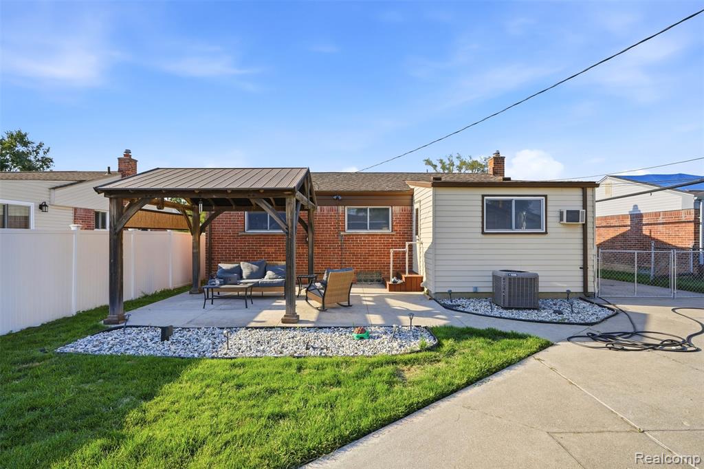 17968 Summer Lane Property Photo 4