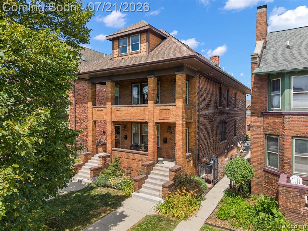 443 E Ferry Street Property Photo 1